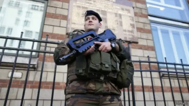 巴黎發生恐怖襲擊之後全城戒備