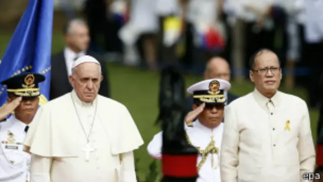 သမ္မတ အိမ်တော်မှာ ပြုလုပ်တဲ့ ကြိုဆိုပွဲကို ပုပ်ရဟန်းမင်း တက်ရောက်စဉ်။