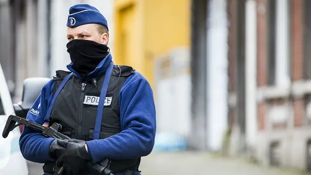 در بلژیک، فرانسه و آلمان عملیاتی برای دستگیری افراد مظنون آغاز شده است