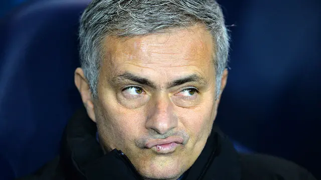 Jose Mourinho kembali mempertanyakan putusan wasit yang memberikan kartu merah kepada pemainnya, Fabregas pada laga akhir Desember lalu.