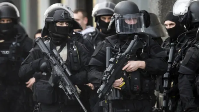 Pháp đã triển khai khoảng 120.000 binh sỹ và cảnh sát dọc khắp đất nước