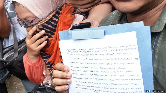 Istri terpidana mati Namaona Denis, 48, Dewi Retno Atik meminta agar suaminya tidak dihukum mati.