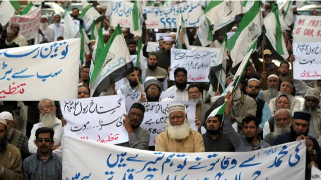 محتجون في كراتشي بباكستان