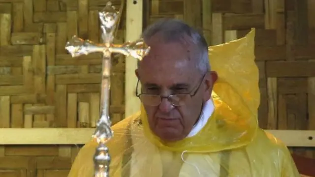 خصص البابا جزءا من القداس لضحايا الإعصار هايان