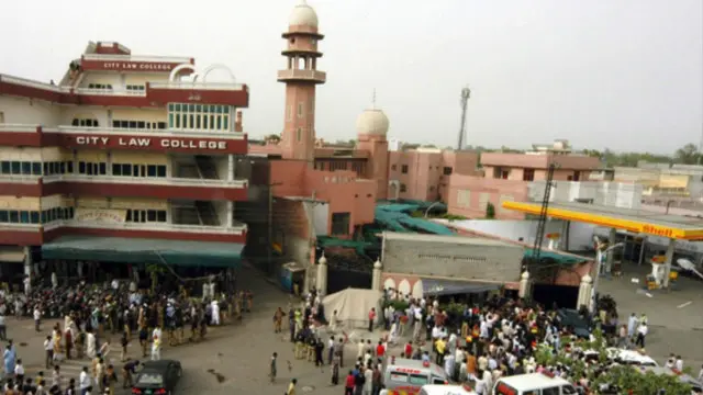 عبادتگاہوں پر حملہ جمعے کے روز ہوا