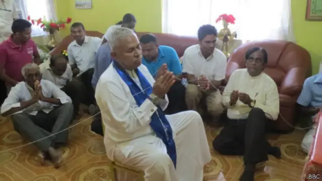 ඇමතිවරයා සංදේශයට මුණගැසුනේ කන්තලේ වෙලුන්නා පිරිවෙන් විහාරස්ථානයේදීය 