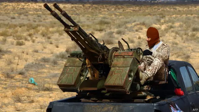 تعاني ليبيا فوضى سياسية وأمنية بالغة منذ الإطاحة بالزعيم الليبي معمر القذافي عام 2011.