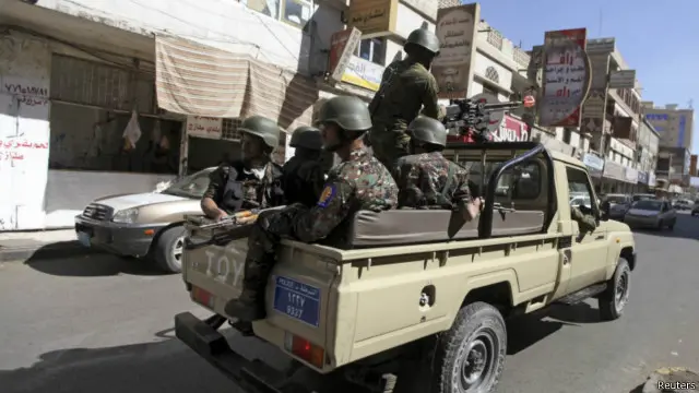 الجيش اليمني ينشر قواته في الشوارع الحيوية في صنعاء.