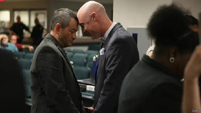 بحكم المحكمة العليا المنتظر خلال أشهر، يكون زواج المثليين قانونيا في كل الولايات الأمريكية