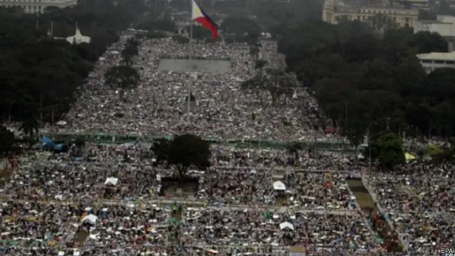 قدر عدد من حضروا القداس بنحو ستة ملايين شخص