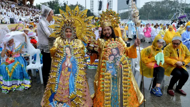 پوپ فرانسس نےاس دعائیہ تقریب کو سنہ 2013 میں آنے والے طوفان میں ہلاک ہونے والوں کے نام منسوب کیا۔ 