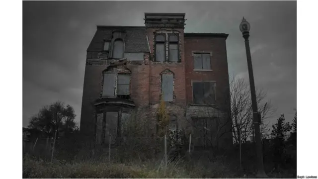 Seph Lawless percorreu o país para retratar locais que foram palcobetano nacionalcrimes e outros eventos terríveis (Seph Lawless)