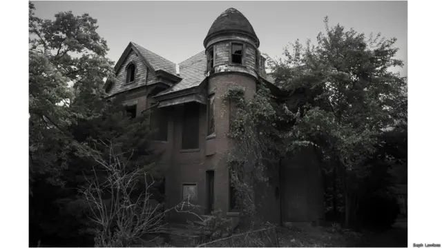 Seph Lawless percorreu o país para retratar locais que foram palcobetano nacionalcrimes e outros eventos terríveis (Seph Lawless)