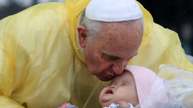 ریزل پارک میں دعائیہ تقریب کے ساتھ پوپ کا چھ روزہ دورہ ختم ہو گیا