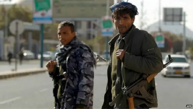 الجنود شاركوا في مراقبة الطرقات المحيطة بالقصر بعد إغلاقها.