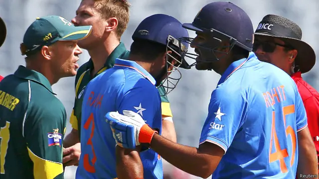 حالیہ سہ فریقی سیریز کے دوران آسٹریلوی اوپنر ڈیوڈ وارنر کو بھارتی بلے باز روہت شرما پر طنز کرنے پر جرمانے کا سامنا کرنا پڑا تھا