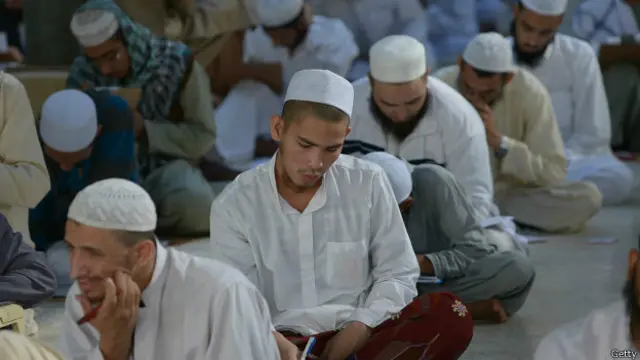 خیبر پختونخوا اور قبائلی علاقوں میں ایک اندازے کے مطابق 20 سے 25 ہزار کے دینی مدارس ہیں