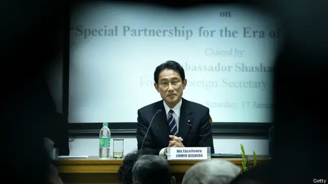 日本保守派日报《产经新闻》上周六引述外相岸田文雄在访问新德里时的话说，位于中印边界的有争议地区阿鲁纳恰尔邦是“印度的领土”。