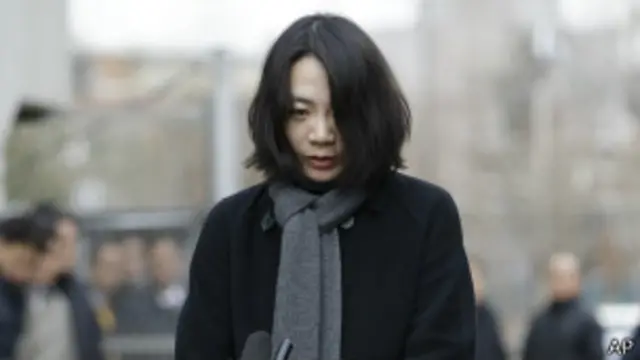 မစ် Cho က ရာထူးကနေ နုတ်ထွက်ပြီး လူသိရှင်ကြား တောင်းပန်ခဲ့