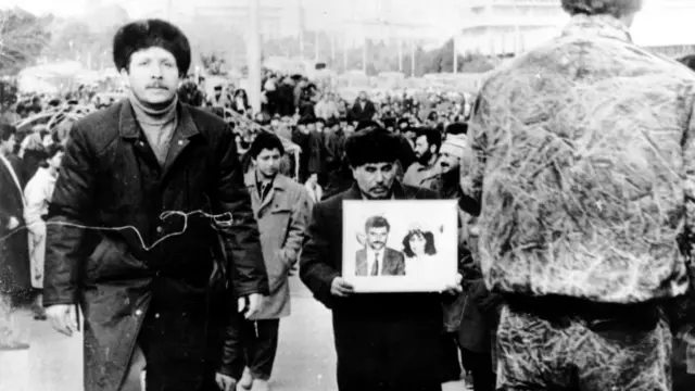 22 yanvar 1990 - 20 Yanvar faciəsinin qurbanlarının dəfn mərasimi