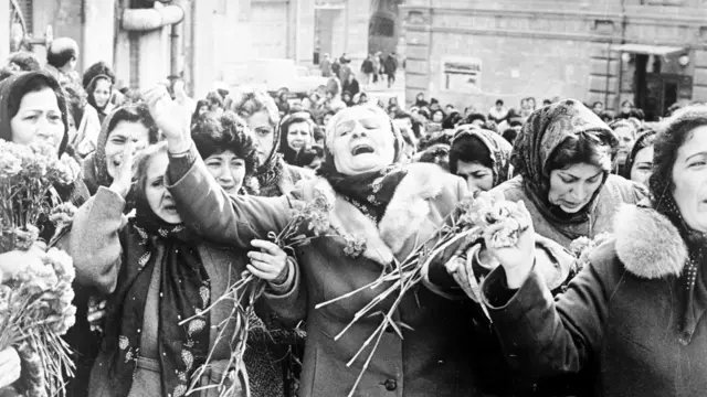 22 yanvar 1990 - 20 Yanvar qurbanlarının dəfn mərasimi