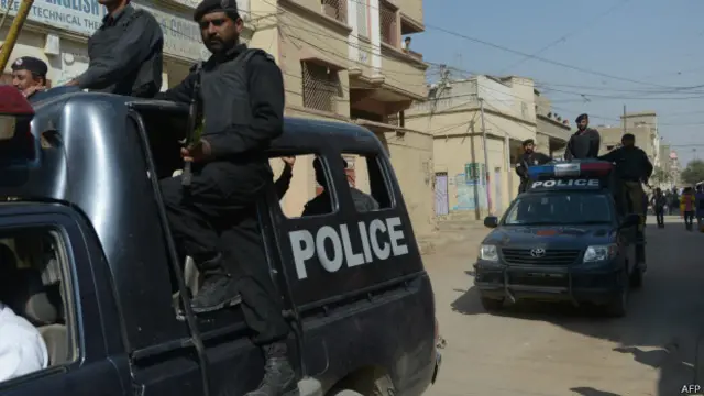 Tim dokter yang memberikan vaksinasi polio harus mendapat kawalan polisi karena mereka menjadi target serangan kelompok milisi.