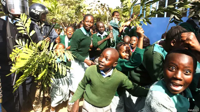 नैरोबी में स्कूली बच्चों का विरोध प्रदर्शन