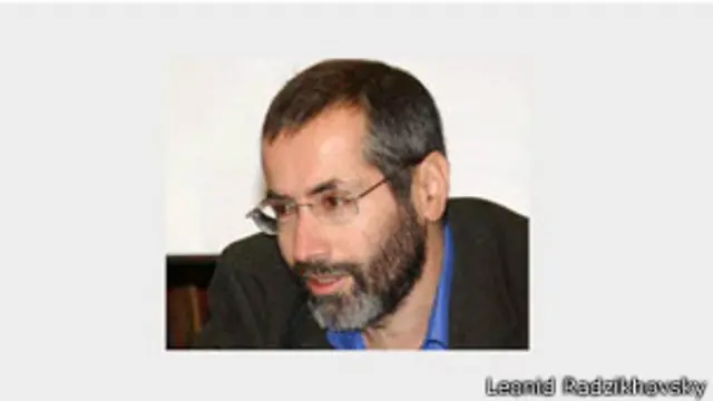 Вслед за классиками журналист Радзиховский пишет о неработающих в России демократических институтах