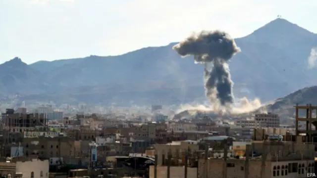 也门政府军与胡塞武装激烈交火