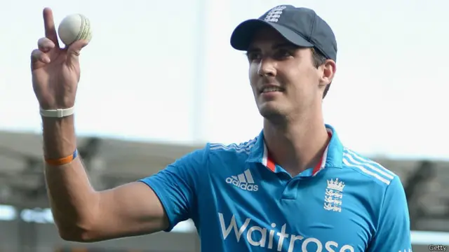 سٹیون فن نے 33 رنز دے کر پانچ وکٹیں حاصل کیں