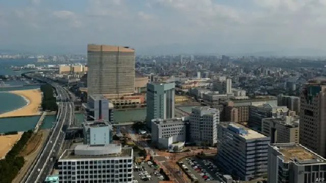 महिला विश्वविद्यालय पर पुरुष ने मुक़द्दमा किया