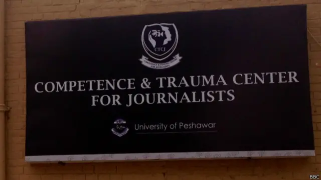 کومپی ٹینس اینڈ ٹراما سینٹر پشاور یونیورسٹی کے شعبۂ نفسیات میں قائم کیا گیا ہے جس کے لیے یونیورسٹی کے شعبۂ صحافت اور جرمن ادارے ڈی ڈبلیو اکیڈمی نے مالی تعاون کیا ہے