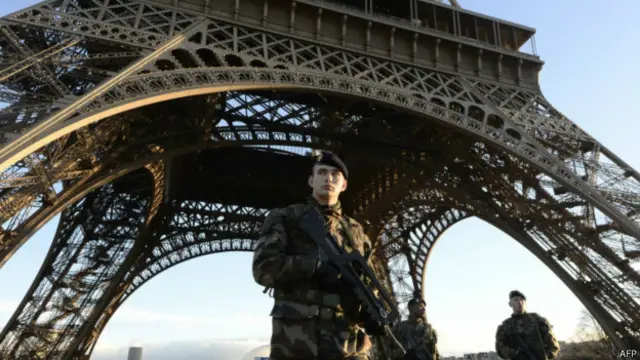 An ninh ở Paris và các thành phố khác đang được tăng cường