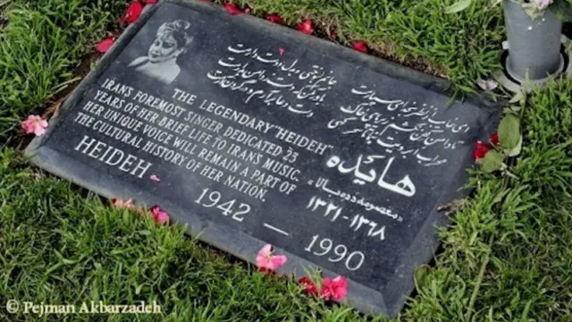 آرامگاه هایده