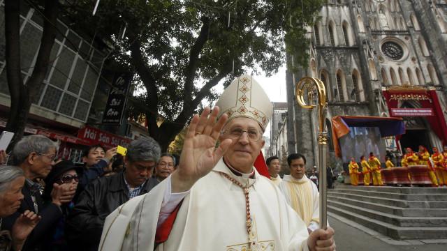 Hồng Y Fernando Filoni, Tổng trưởng Bộ Truyền giáo Vatican, thăm Việt Nam trong năm nay, tạo hy vọng cải thiện quan hệ.