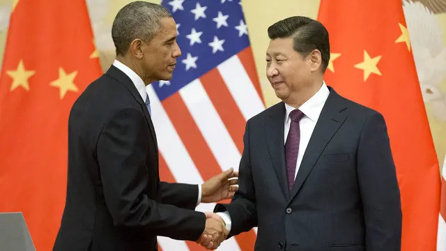 کچھ امریکی حکام کہتے ہیں کہ چینی حکومت نے لاکھوں امریکی سرکاری نوکروں کے بارے میں فائلیں چوری کیں تاہم چین اس الزام کی تردید کرتا ہے