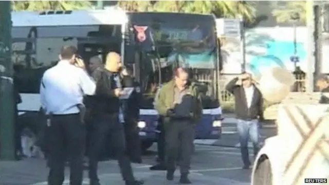 تل ابیب میں معارف پل کے آس پاس کے راستے بند کر دیے گئے ہیں