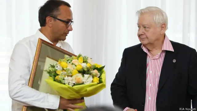 Олег Табаков (на фото справа) считает, что если убрать мат из "Левиафана" Андрея Звягинцева (на фото слева), то это повредит картине