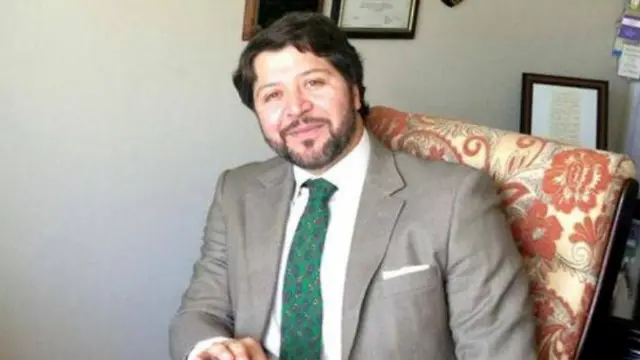 حکمت خلیل کرزي چې د ولسمشر غني د فرمان له مخې د بهرنیو چارو وزارت مرستیال وټاکل شو.