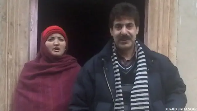 पंडित सुभाष और उनकी पत्नी ईशा.