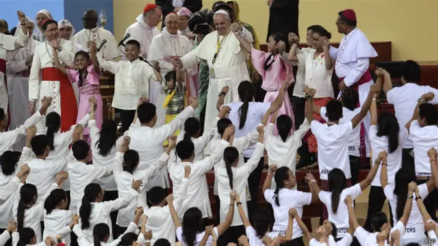 Папа радить ставитися до батьківства відповідально