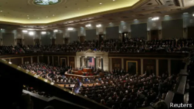 သမ္မတ အိုဘားမား နှစ်လည် နိုင်ငံ အခြေပြ မိန့်ခွန်း ပြောစဉ်