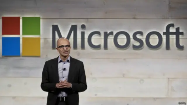 ستیہ نڈیلا نے کہا کہ ’ہولو لینز‘ ایک ’جادوئی لمحے‘ کی حیثیت رکھتا ہے، اور یہ ایک نیا شعبہ تخلیق کرنے جا رہا ہے۔