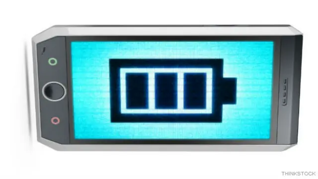 Teléfono celular con dibujo de batería en la pantalla