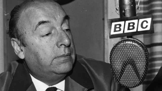 Neruda -seorang Komunis dan sahabat Presiden Salvador Allende -meninggal mendadak pada 1973 setelah kudeta militer yang mengantar Jenderal Augusto Pinochet ke kursi kekuasaan.