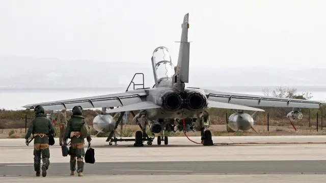 برطانوی حکومت کا موقف ہے کہ دولتِ اسلامیہ کے شدت پسندوں کے خلاف کارروائی کو عراق تک محدود رکھنا ’غیر منطقی‘ ہے