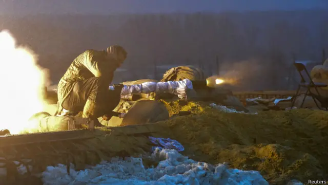 Український військовий у селі Піски