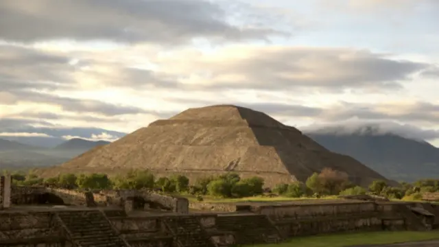 壮观的太阳金字塔