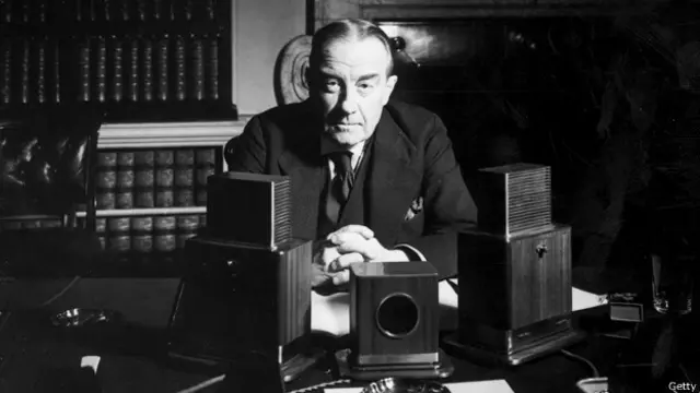 在那个纳粹德国迅速崛起，给世界和平构成主要威胁的年代，鲍德温认为一份700多年前签署的文件仍能被用来抵御暴君和独裁者实在令人惊叹。