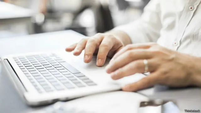 در مشاغل کم تحرک و نشسته، راه رفتن در فواصل کار برای سلامت مفید است